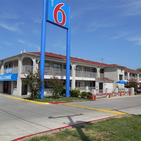 Motel 6 San Antonio, Tx - Frost Bank Center Esterno foto