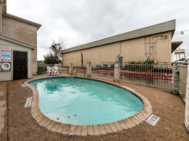 Motel 6 San Antonio, Tx - Frost Bank Center Esterno foto
