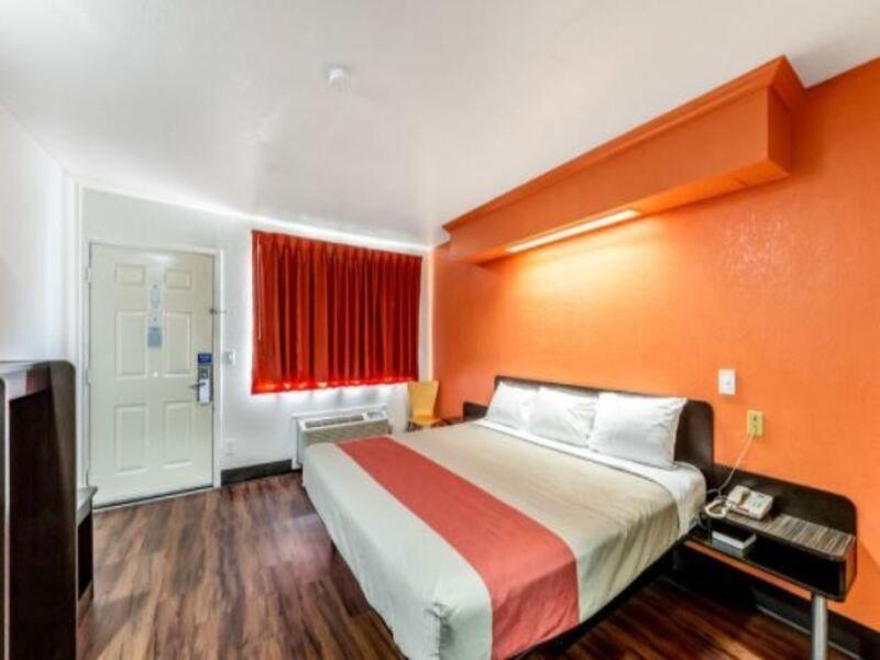 Motel 6 San Antonio, Tx - Frost Bank Center Esterno foto