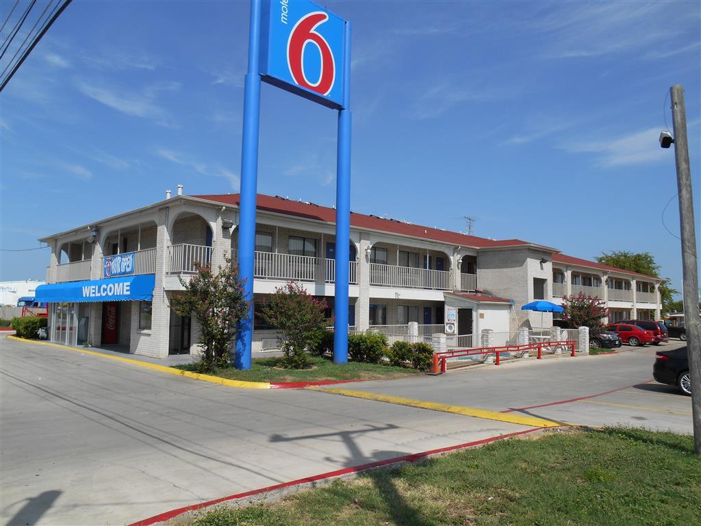 Motel 6 San Antonio, Tx - Frost Bank Center Esterno foto