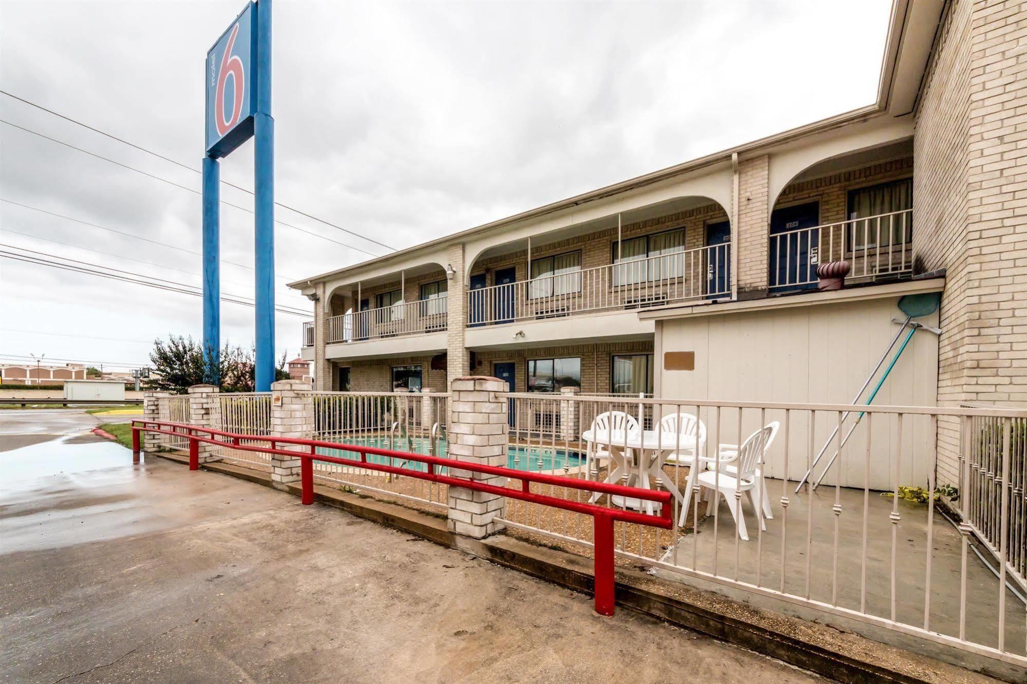 Motel 6 San Antonio, Tx - Frost Bank Center Esterno foto