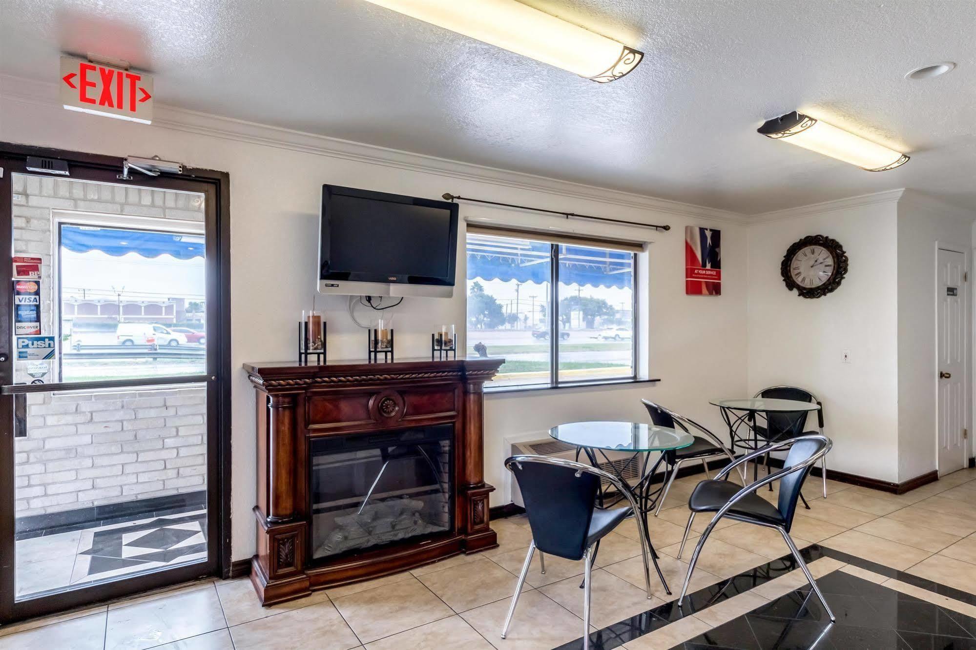 Motel 6 San Antonio, Tx - Frost Bank Center Esterno foto