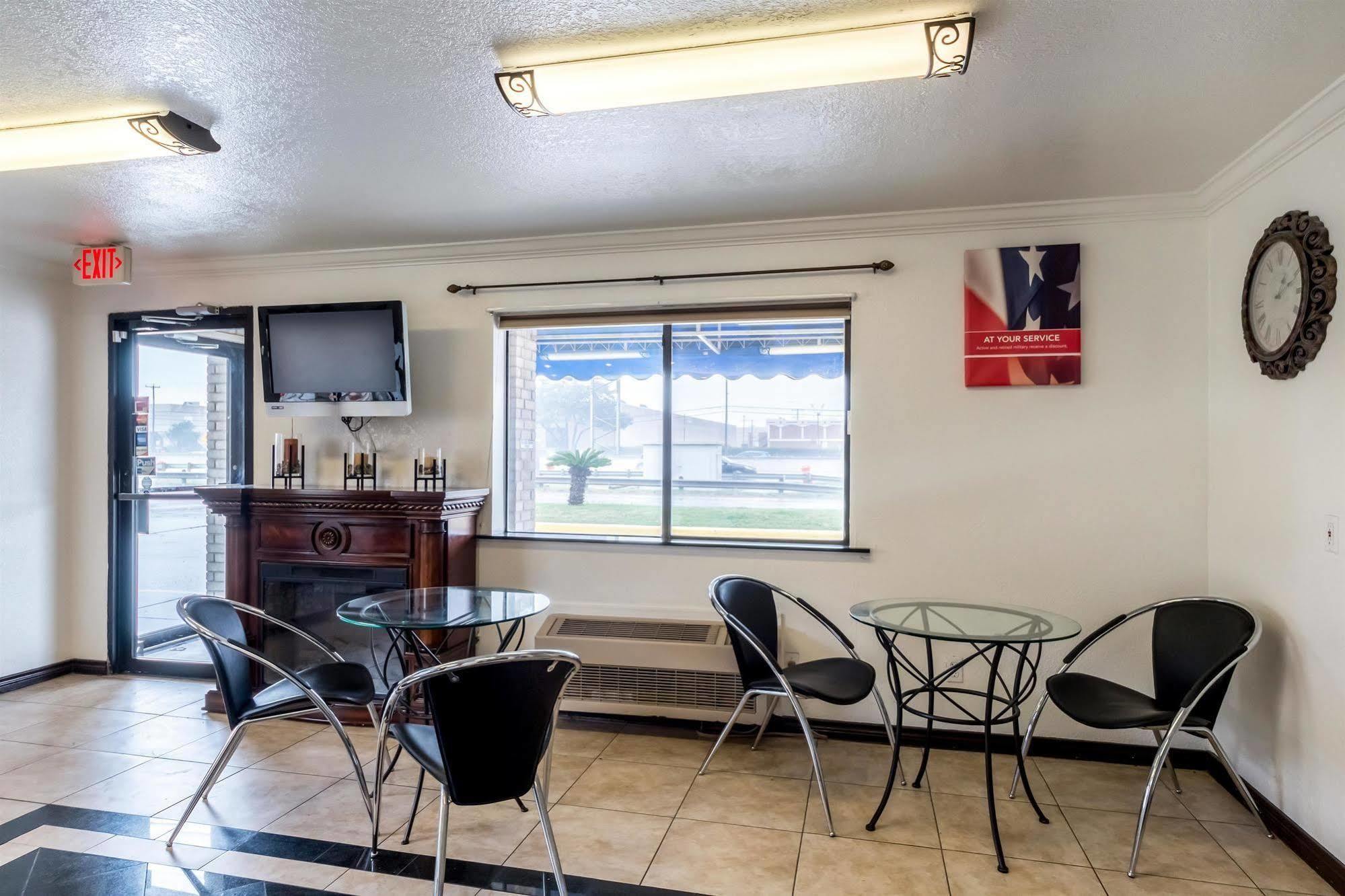 Motel 6 San Antonio, Tx - Frost Bank Center Esterno foto