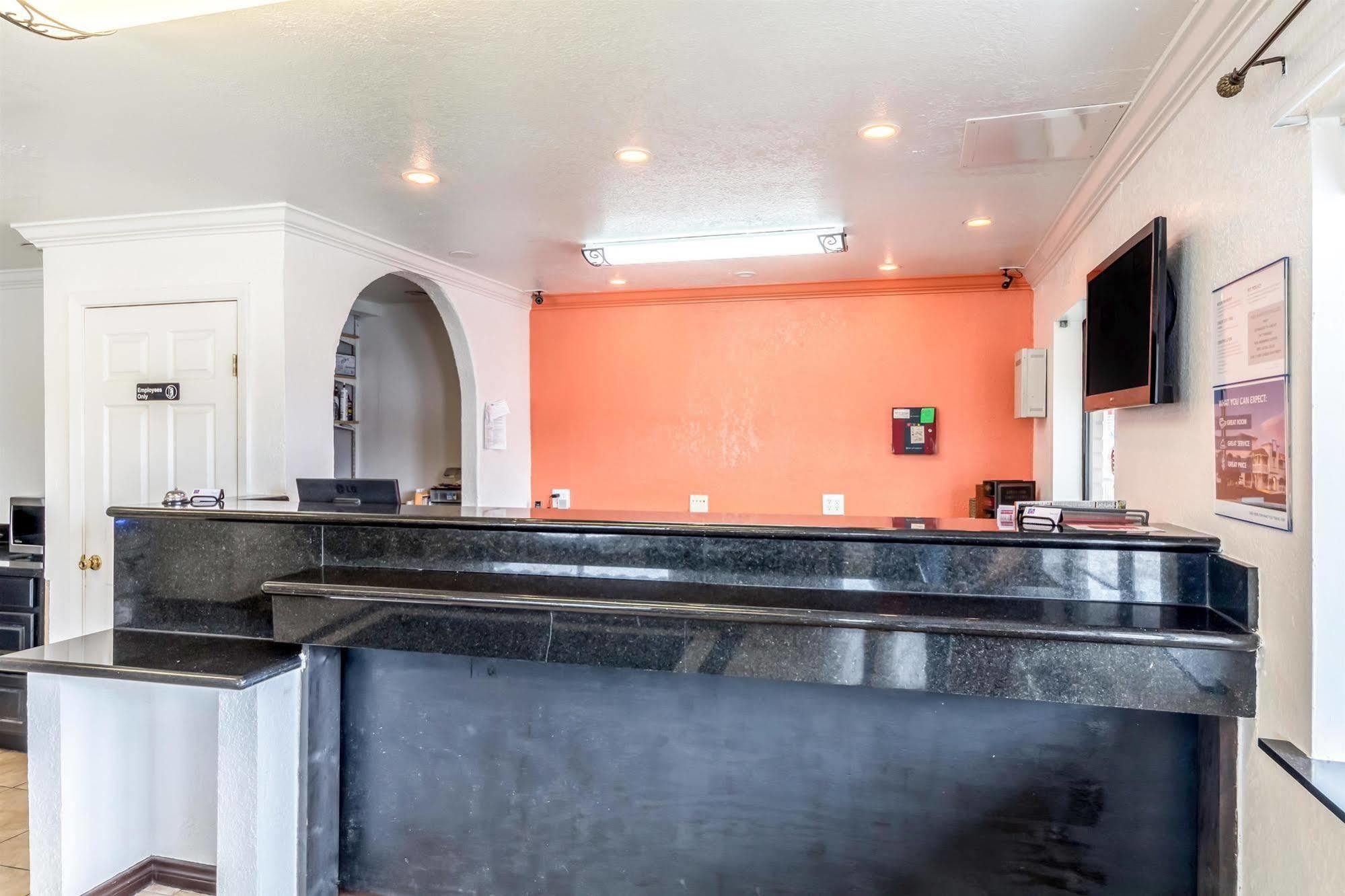 Motel 6 San Antonio, Tx - Frost Bank Center Esterno foto
