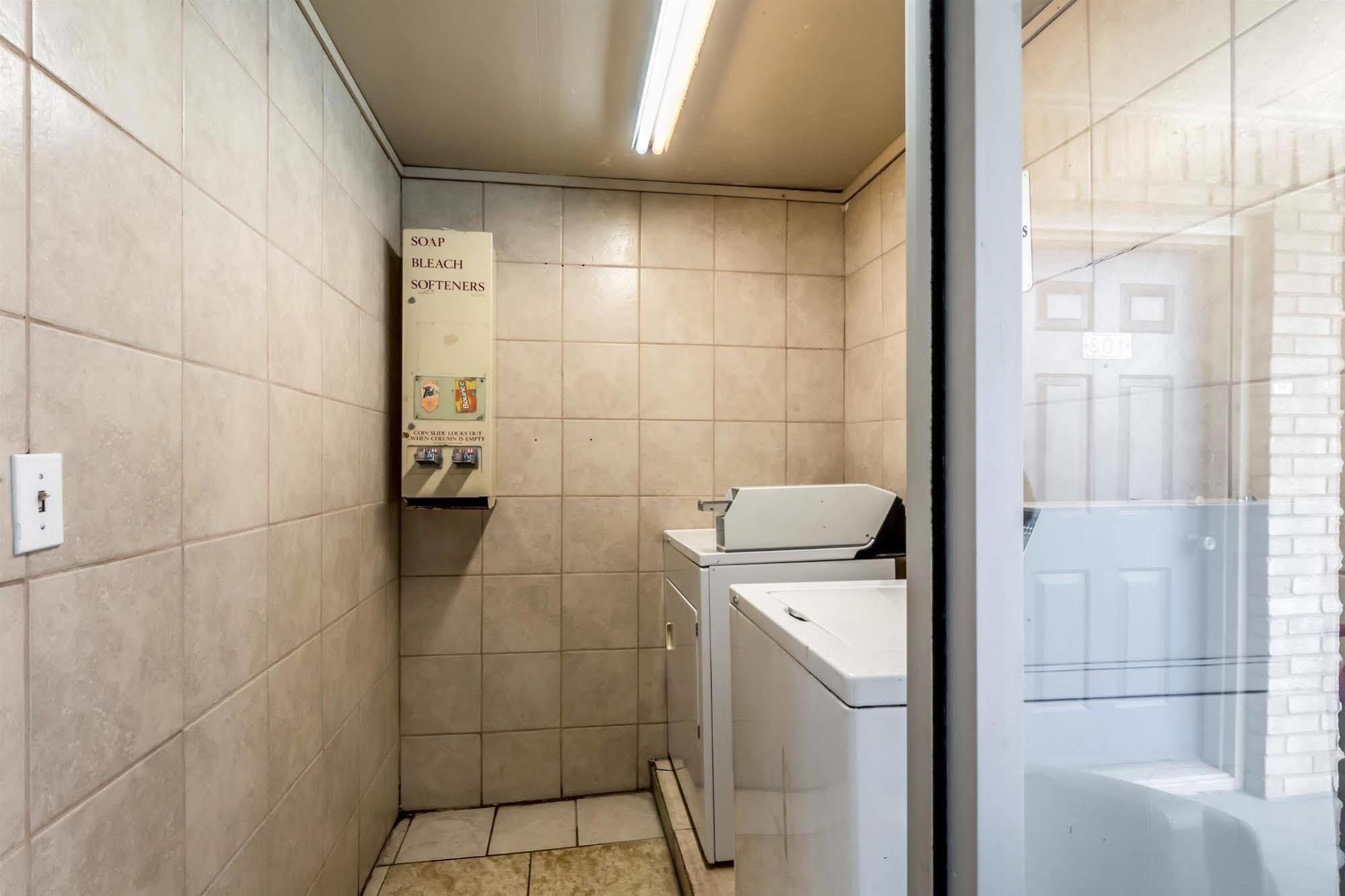 Motel 6 San Antonio, Tx - Frost Bank Center Esterno foto