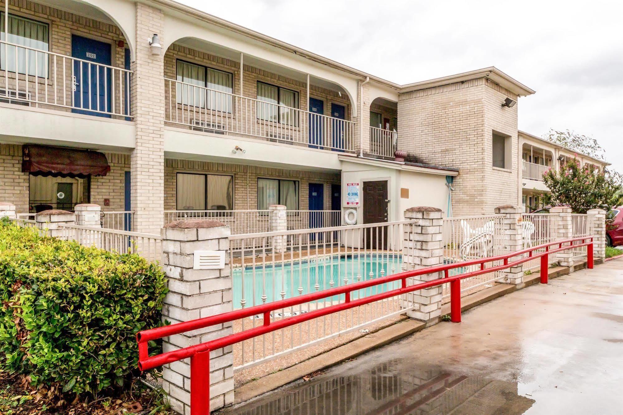 Motel 6 San Antonio, Tx - Frost Bank Center Esterno foto
