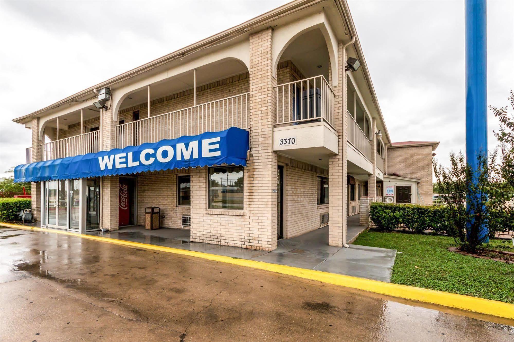 Motel 6 San Antonio, Tx - Frost Bank Center Esterno foto